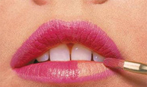 EU06968B - Color & shine lip gloss